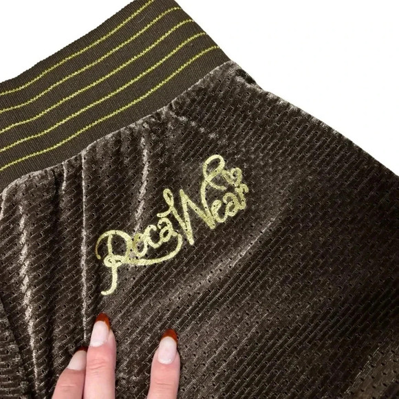 Y2K Rocawear Brown Velour Capri Sweatpants - Picture 5 of 7